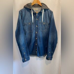 2/40$ Men’s‎ HOLLISTER chambray buttoned shirt with hood size medium